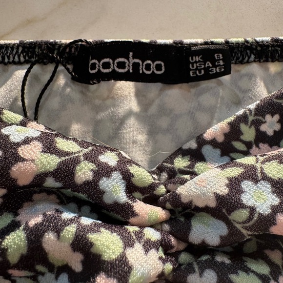 Boohoo Women's Size 4 Black Pink Blue Floral Cutout Mini Dress Puff‎ Sleeve - Picture 6 of 8